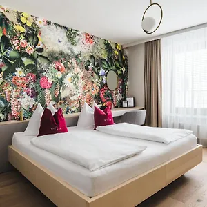 Otel Altstadthotel Weisse Taube ****